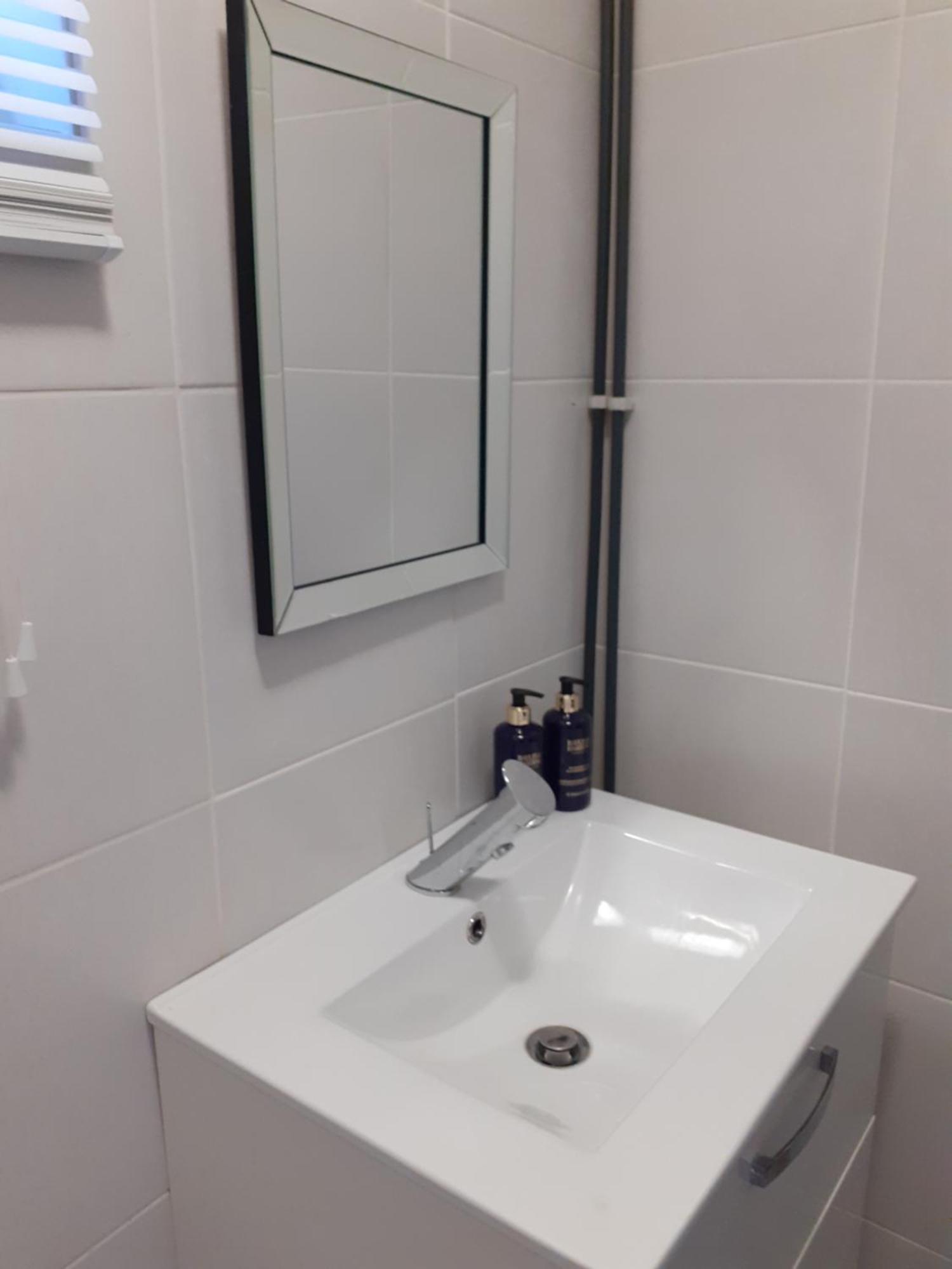 Wildberry Cottage Orgères-la-Roche Екстериор снимка