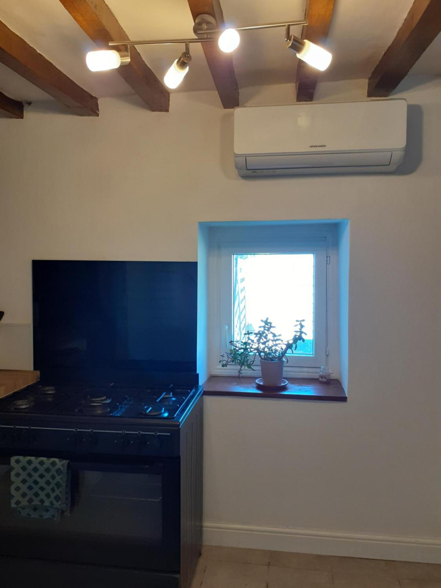 Wildberry Cottage Orgères-la-Roche Екстериор снимка